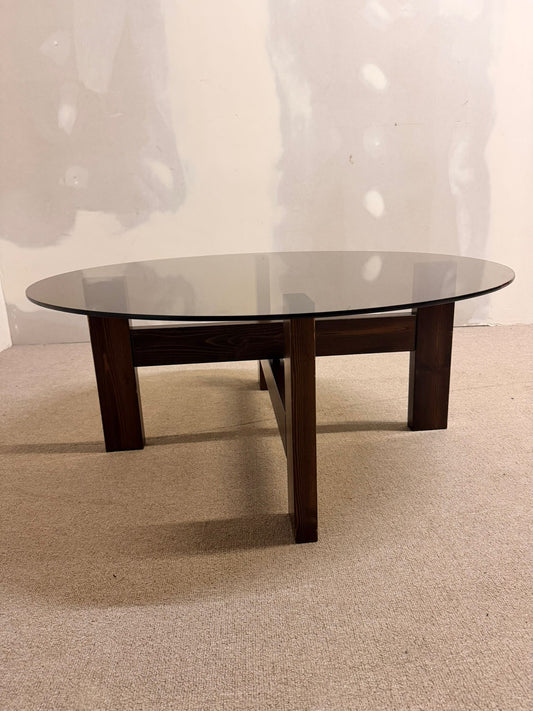 Couchtisch, 1970er Jahre Rauchglas und dunkles Holzgestell