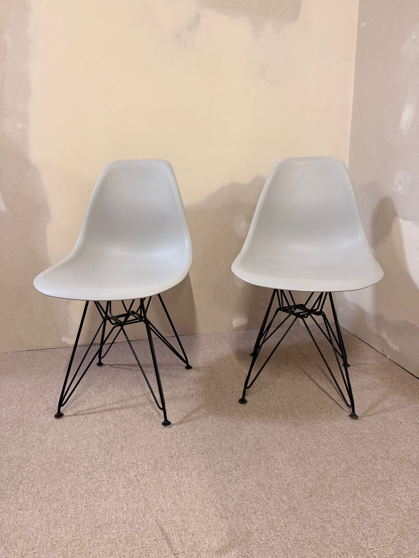 Design Schalenstuhl hellgrau ähnlich wie Vitra Eames