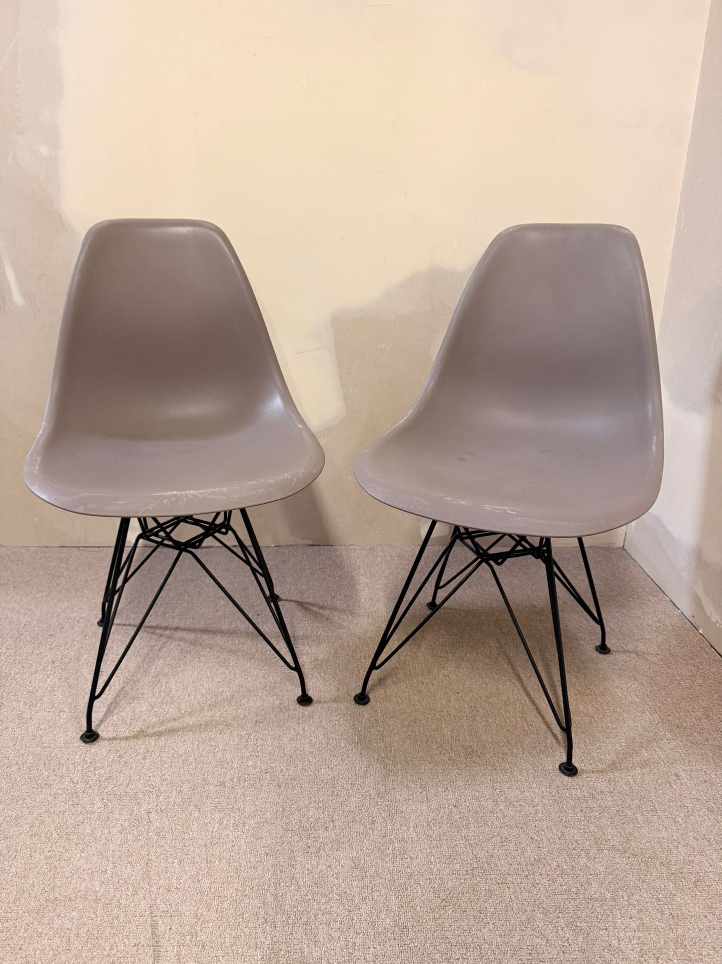 Design Schalenstuhl grau ähnlich wie Vitra Eames