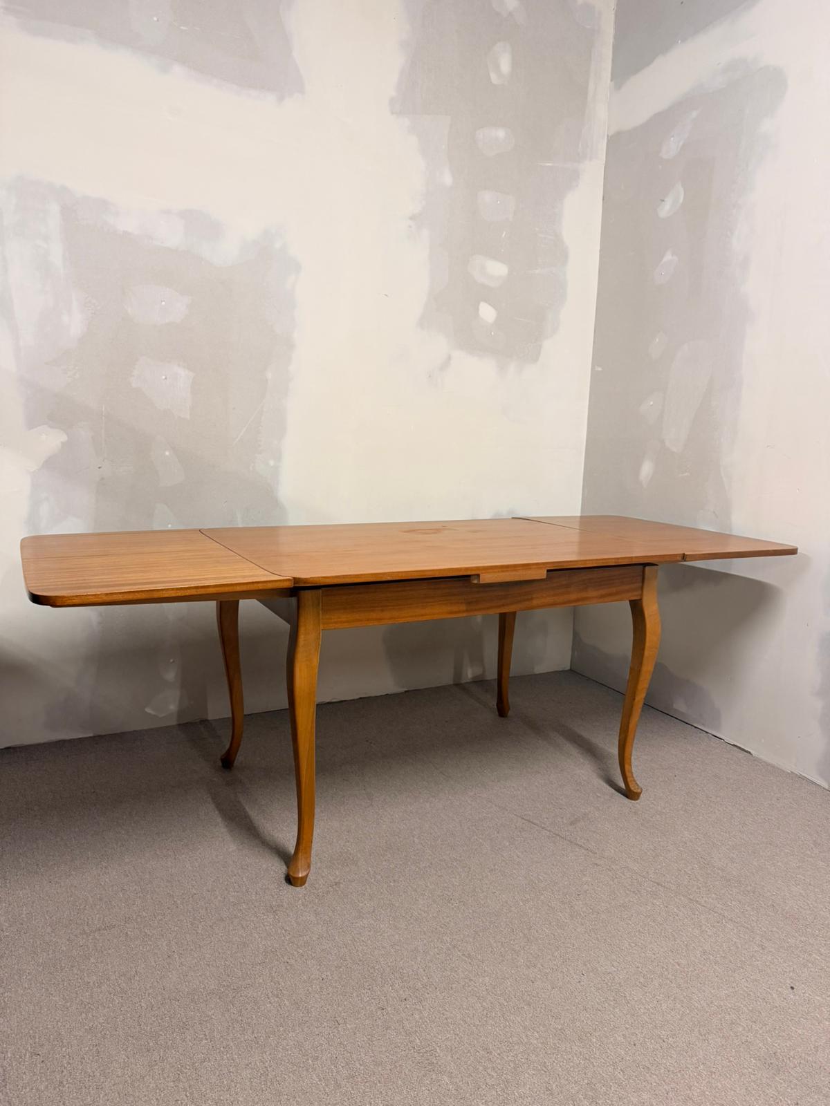 Vintage ausziehbarer Esstisch aus Holz, geschwungene Beine