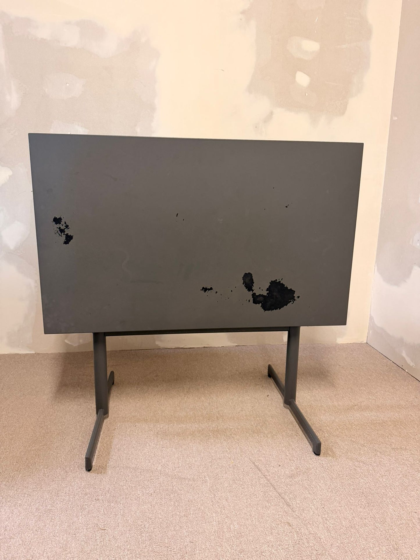 Robuster Klapptisch Gartentisch aus Metall/ Aluminium, grau