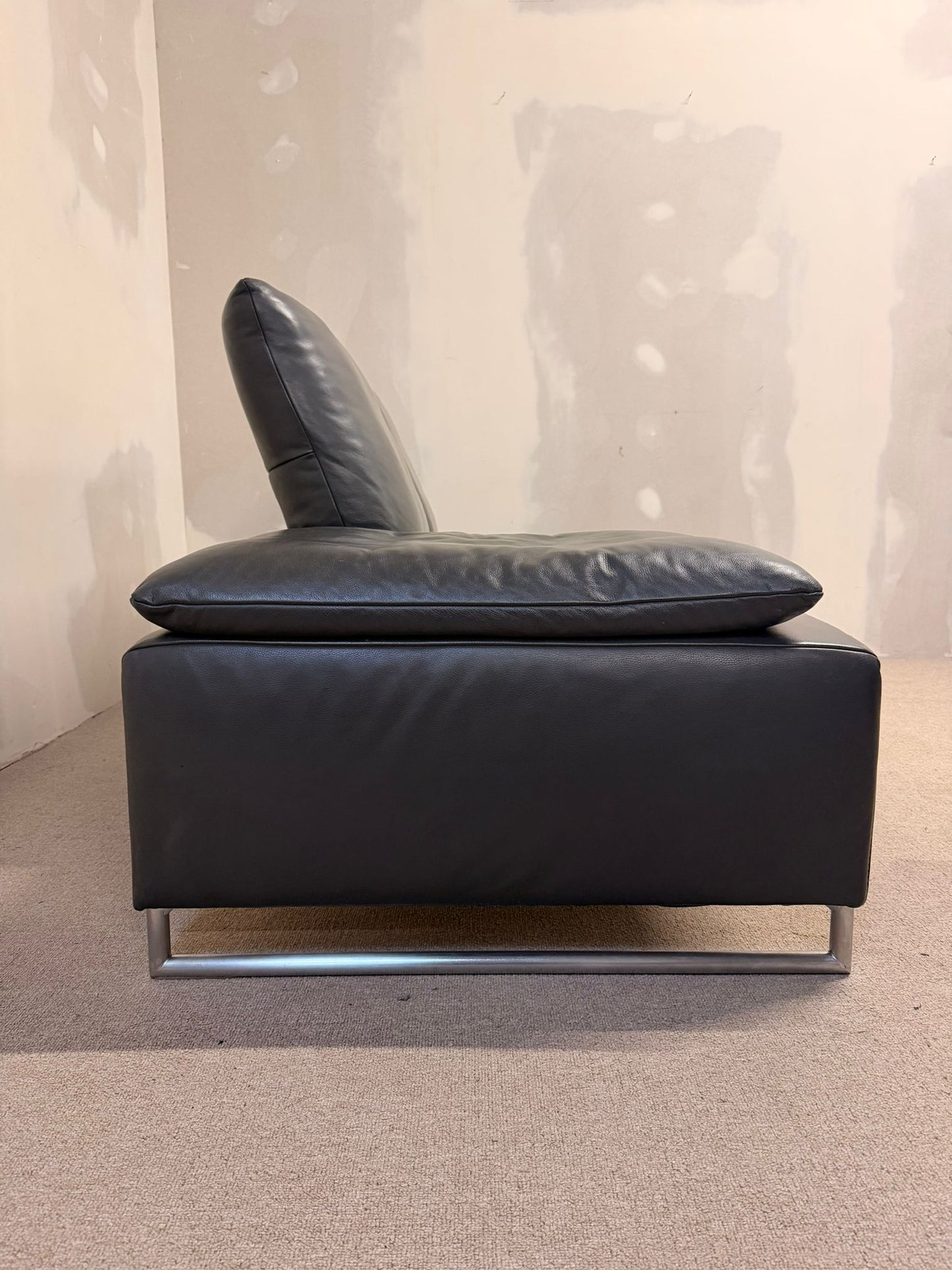 Koinor 2er Designersofa Ramon aus  Leder Grau, Metallfüsse