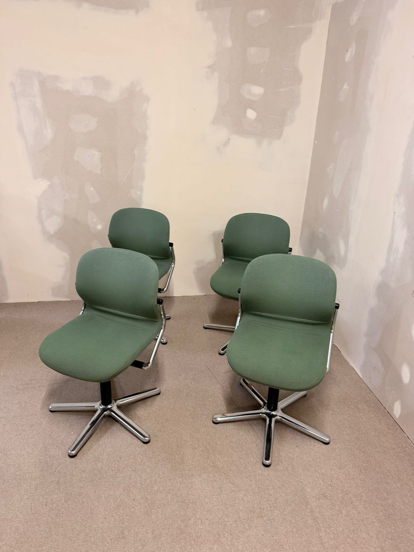 Ikonische Wilkhahn Drehstühle 211/21 Space Age Stühle