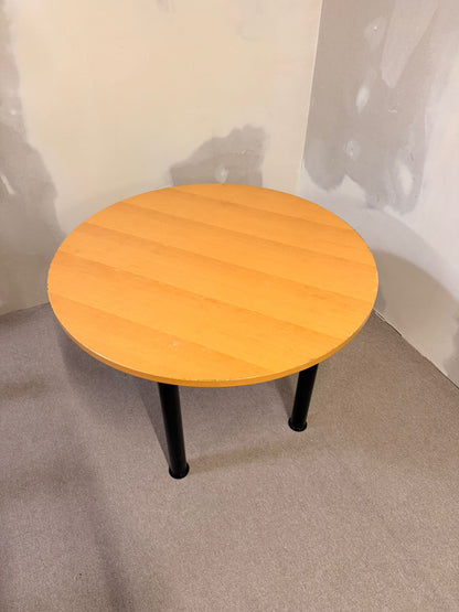 Stabiler runder Holz Tisch mit schwarzen Metallbeinen