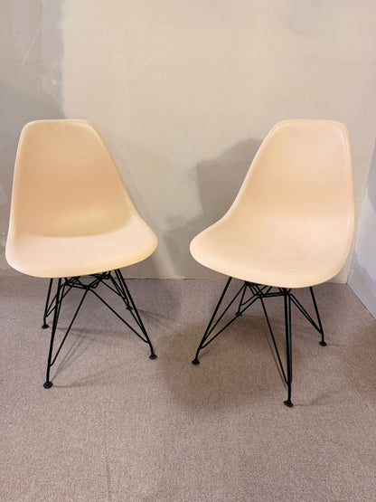 Design Schalenstuhl beige ähnlich wie Vitra Eames