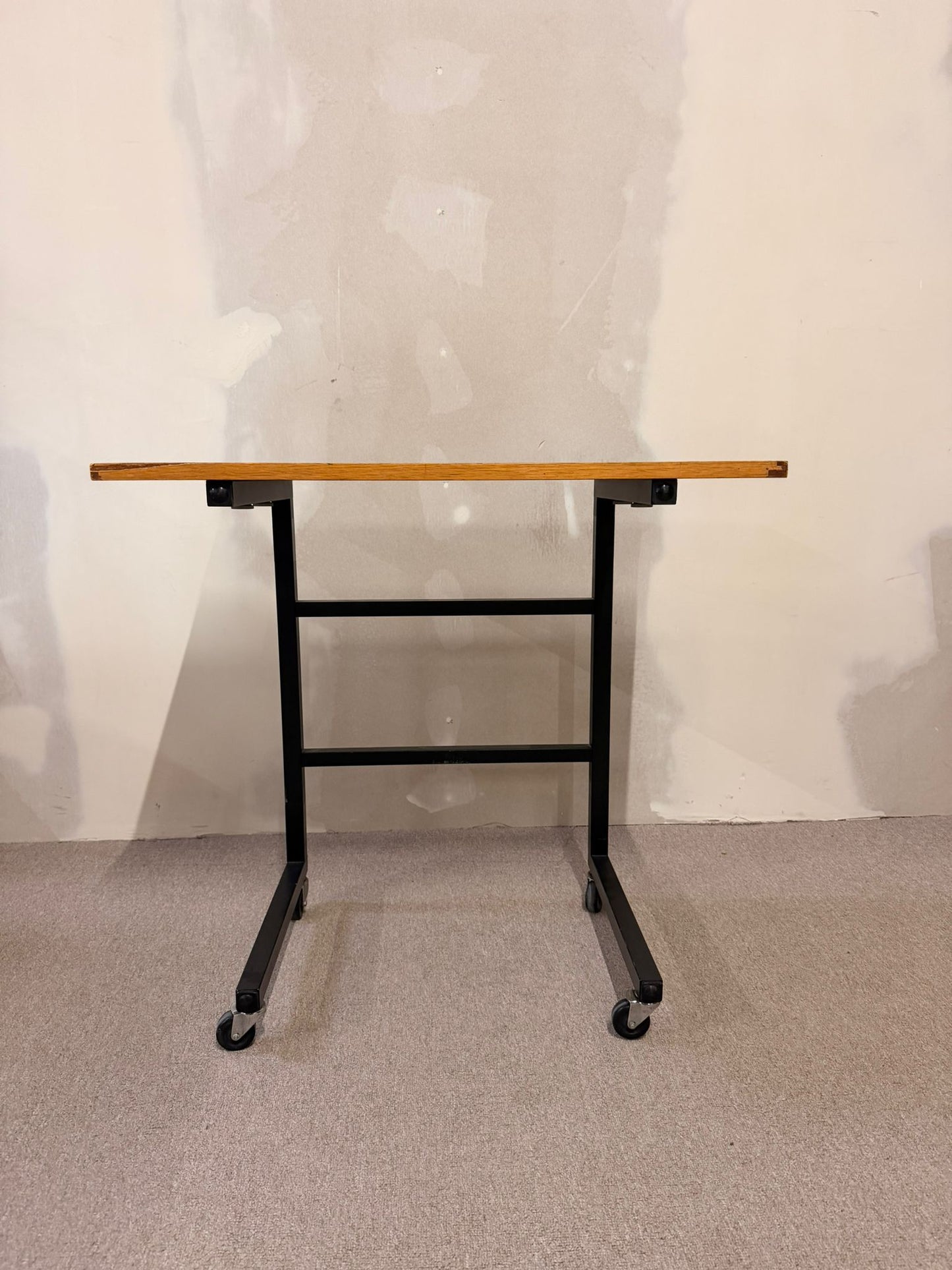 Mobiler Vintage Beistelltisch Atelierwagen im Industrie Stil