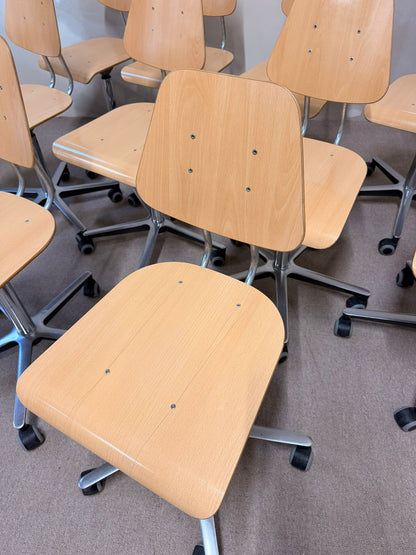 Schweizer Atelier Embru Schulstuhl Bürostuhl mit Rollen 38x