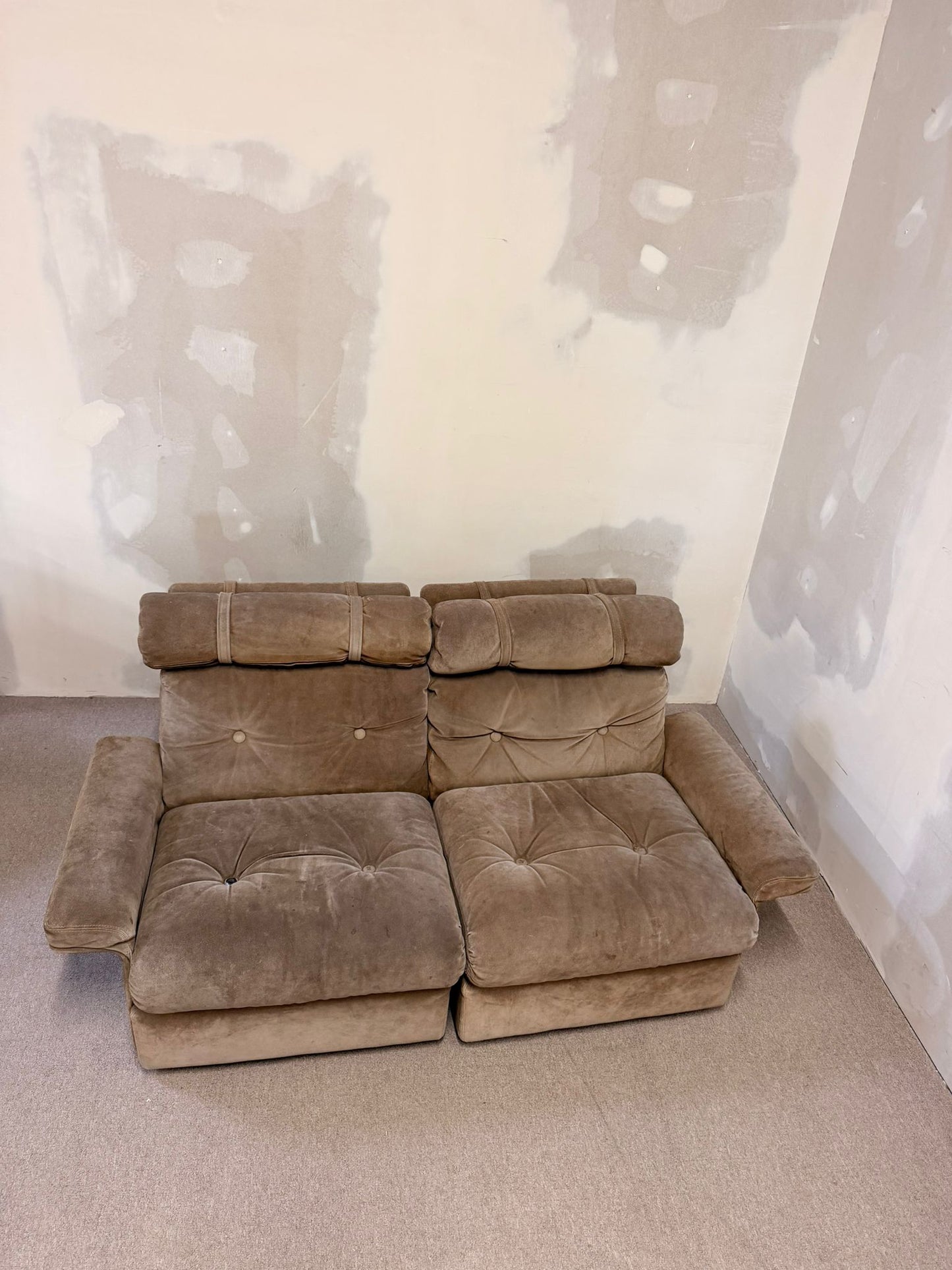 Italienisches modulares 70er Jahre Wildleder Sofa 2-Sitzer
