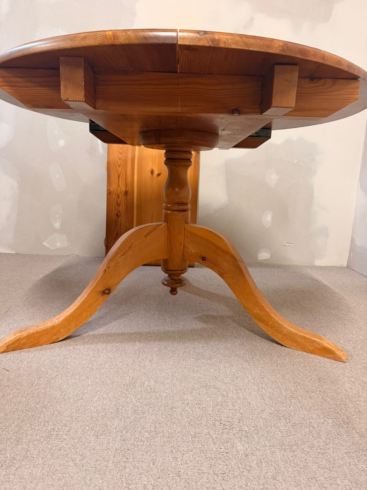 Dreibeiniger Vintage Tisch im Georgianischen Stil