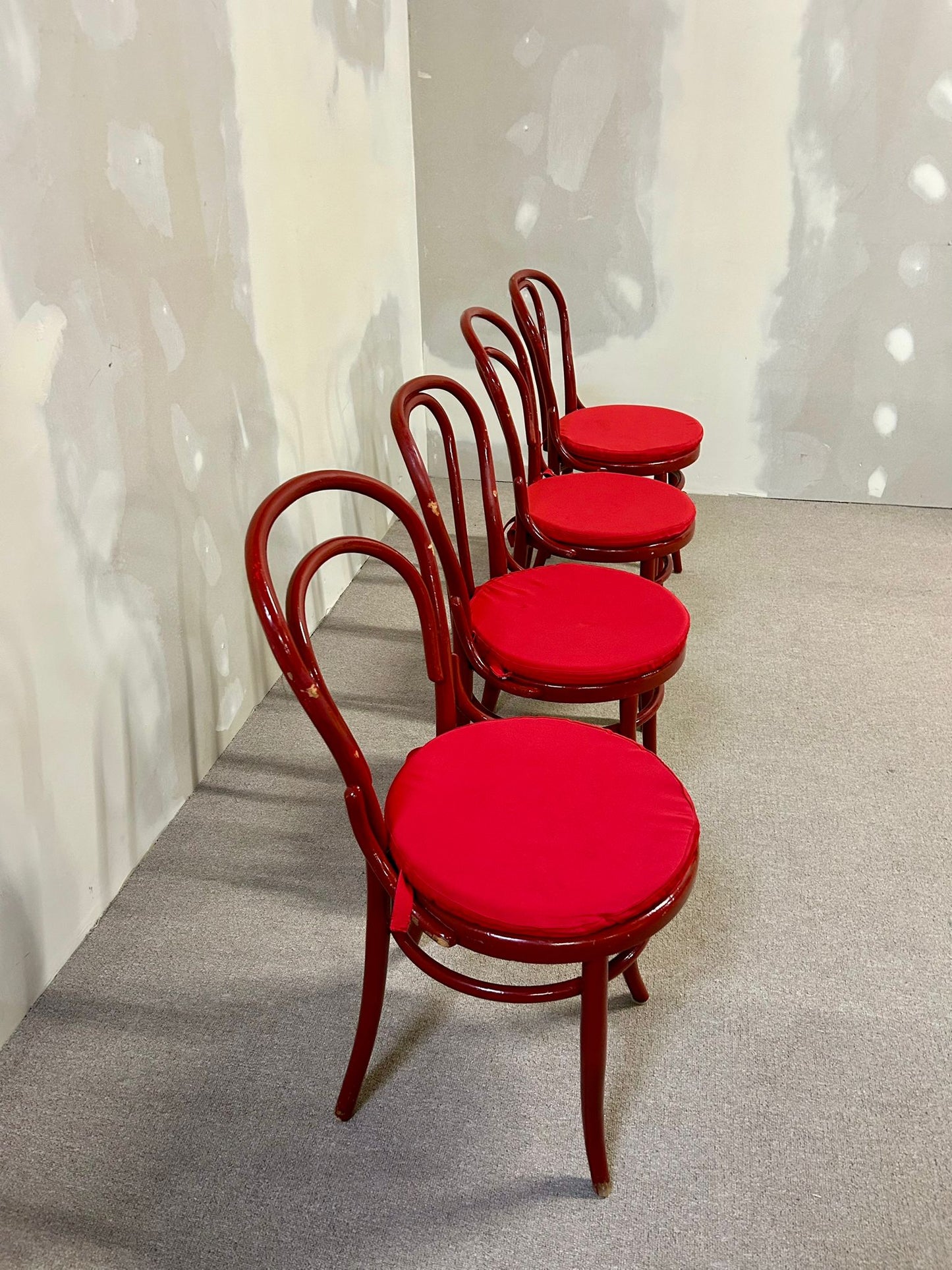 Rote Bugholz Stühle Vintage, lackiert