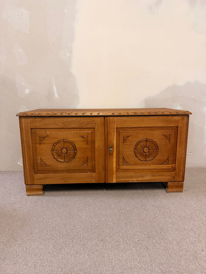 Rustikale vintage Truhe/Kommode aus Holz mit Schlüssel