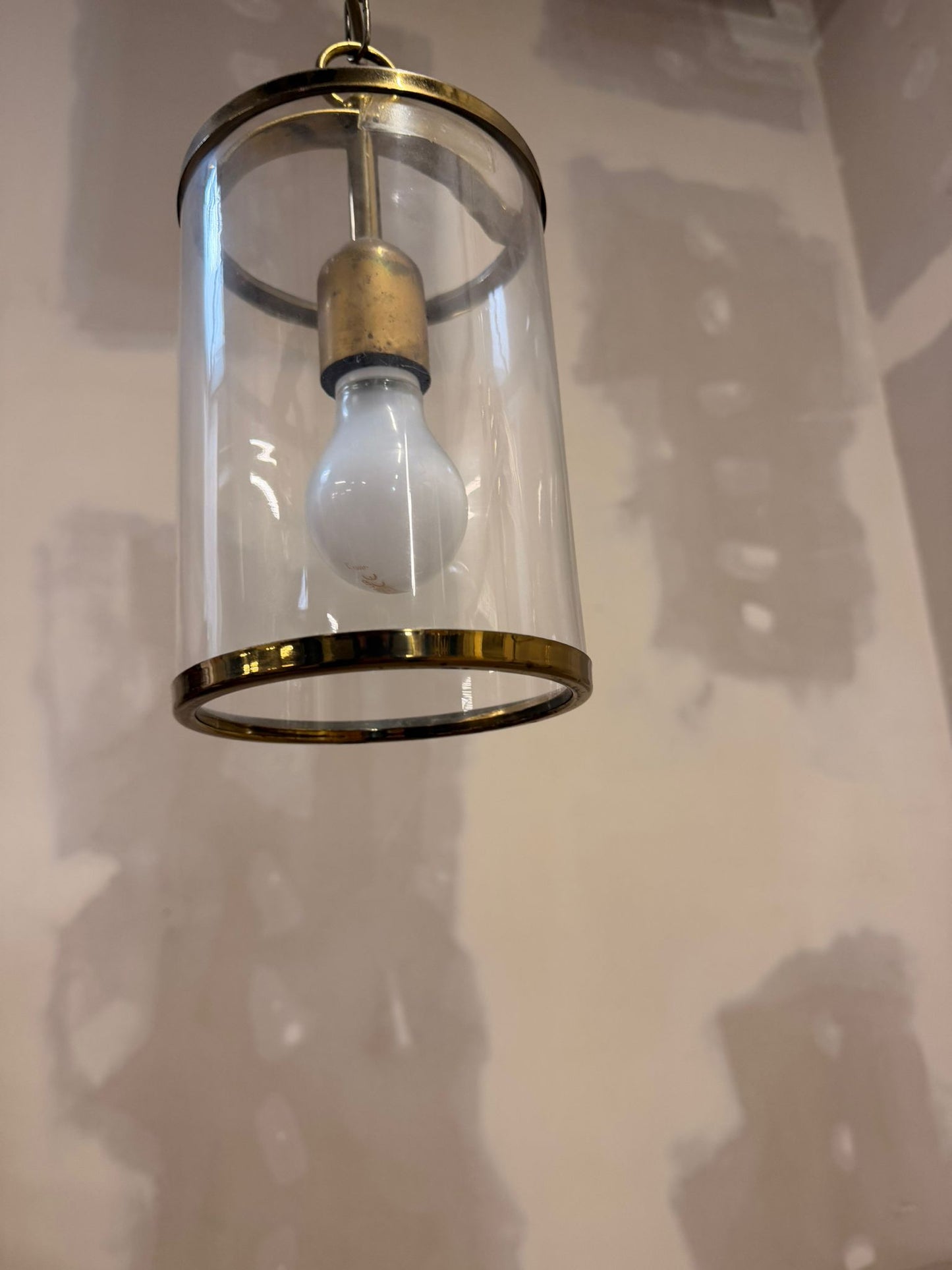 Vintage Hängelampe aus Messing und Glas aus den 70er Jahren