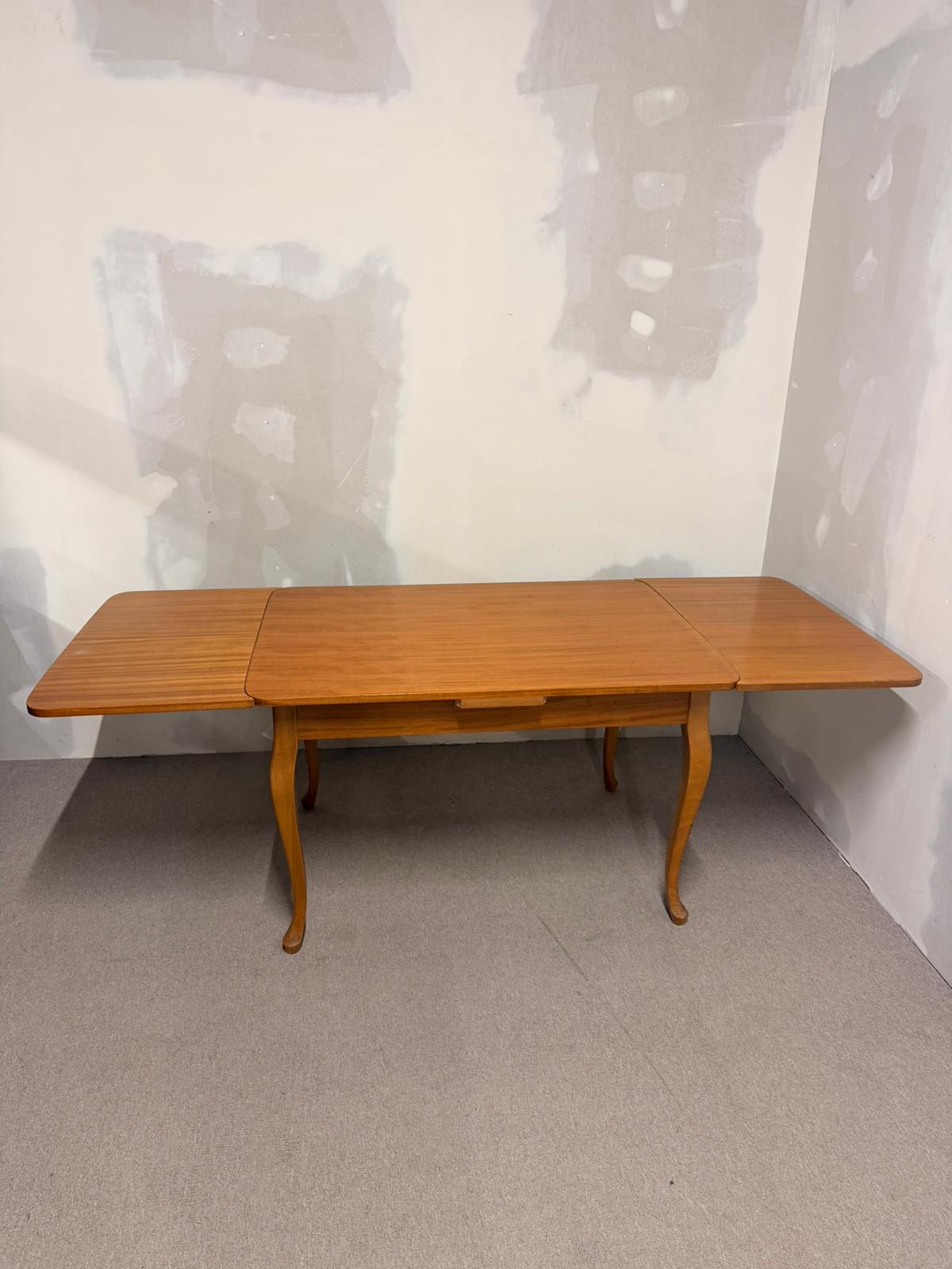 Vintage ausziehbarer Esstisch aus Holz, geschwungene Beine