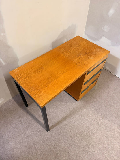 Vintage Schreibtisch mit Schubladen aus den 70er Jahre