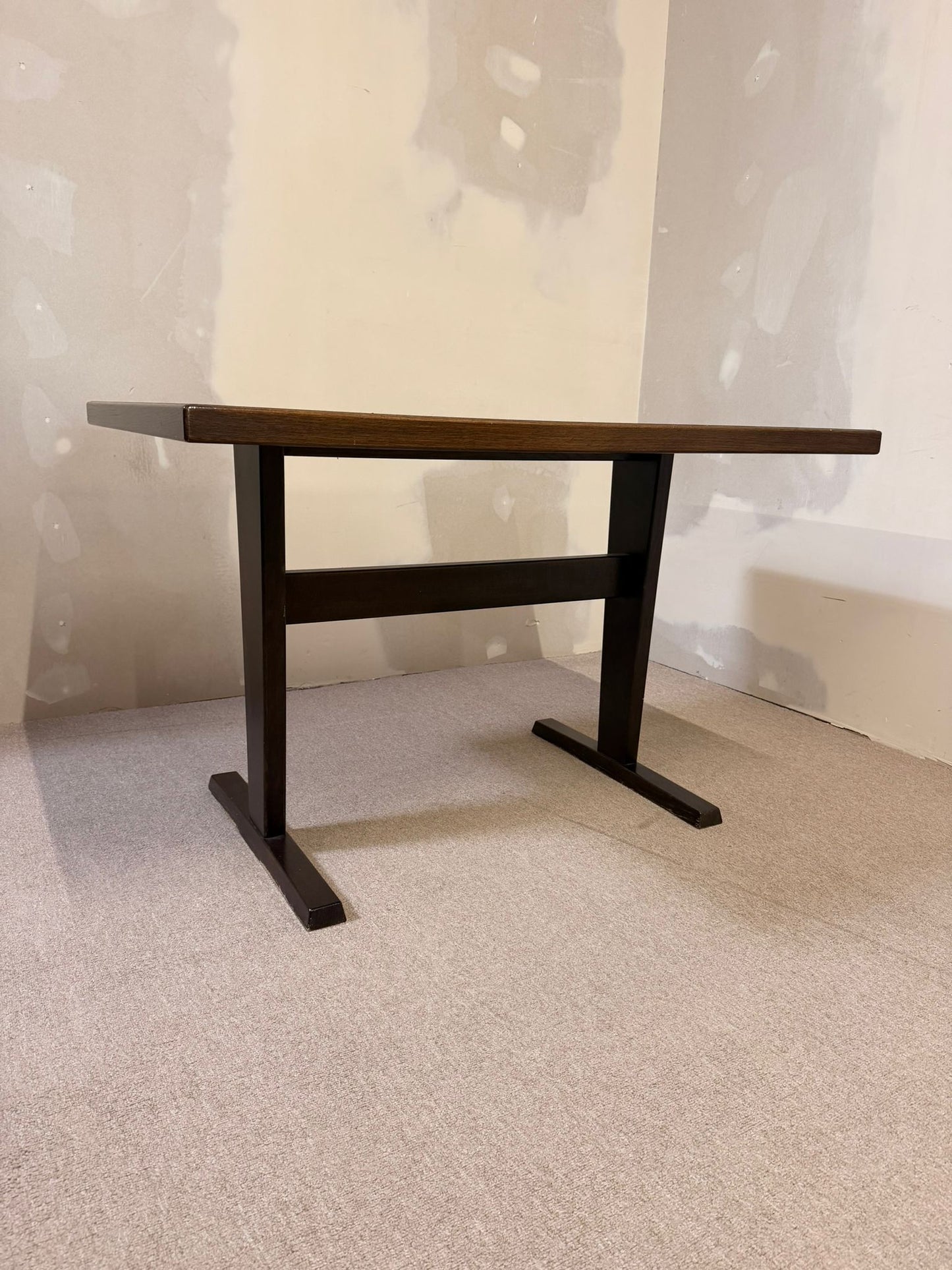 Dunkler vintage Mosaik Tisch mit Schachbrettmuster Esstisch