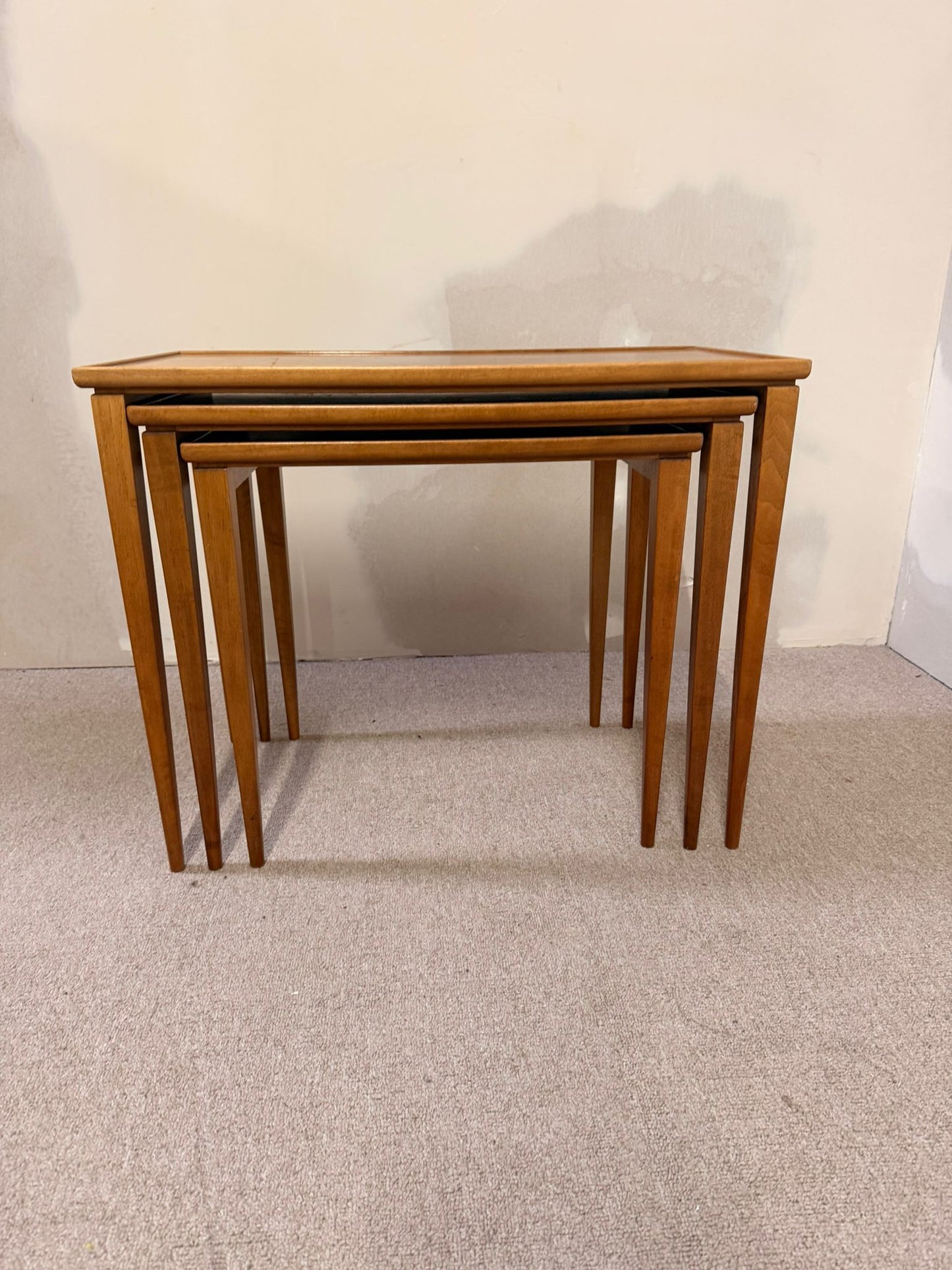 Satztische aus Teak, skandinavisches Design der 60er Jahre
