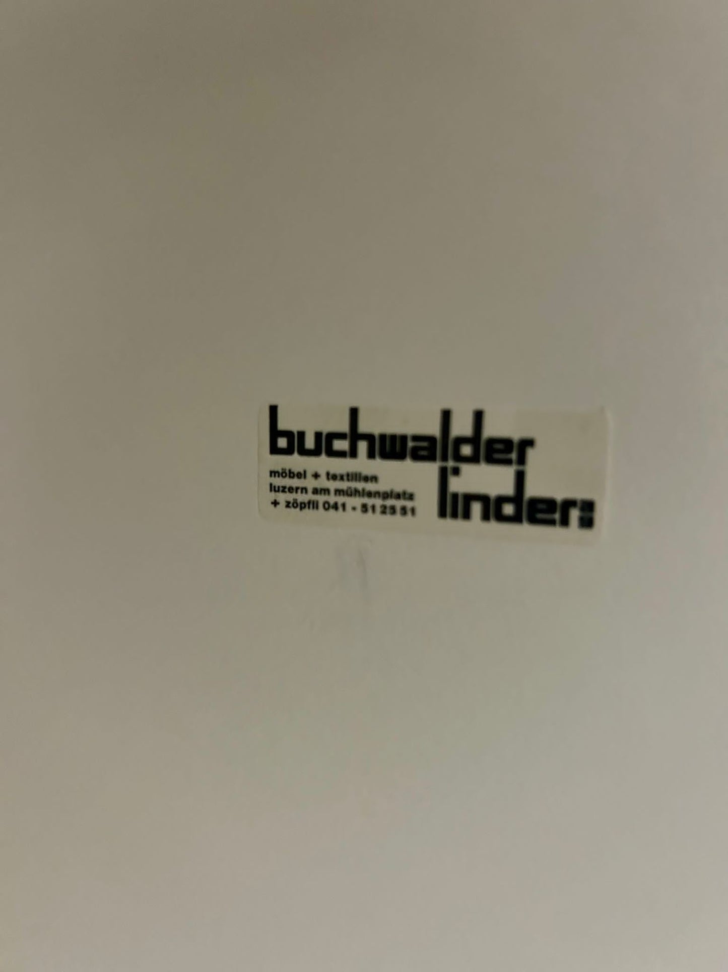 Runder Tisch mit weisser Platte + Chromfuss, Büro, 1x verf.