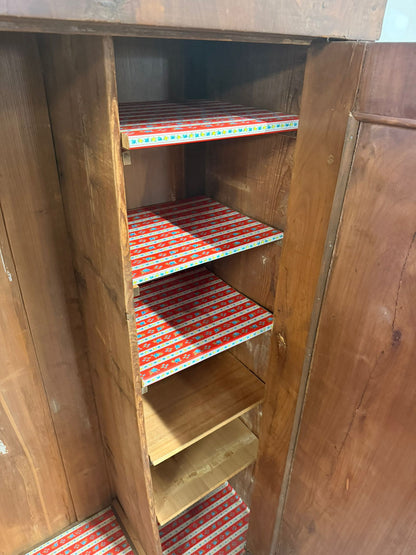 Antiker Biedermeier Schrank aus Holz mit Regalböden um 1930