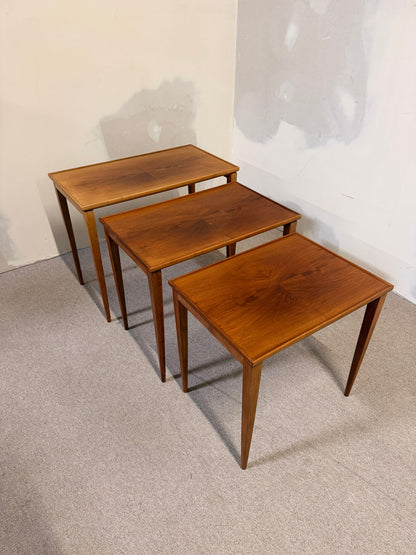 Satztische aus Teak, skandinavisches Design der 60er Jahre