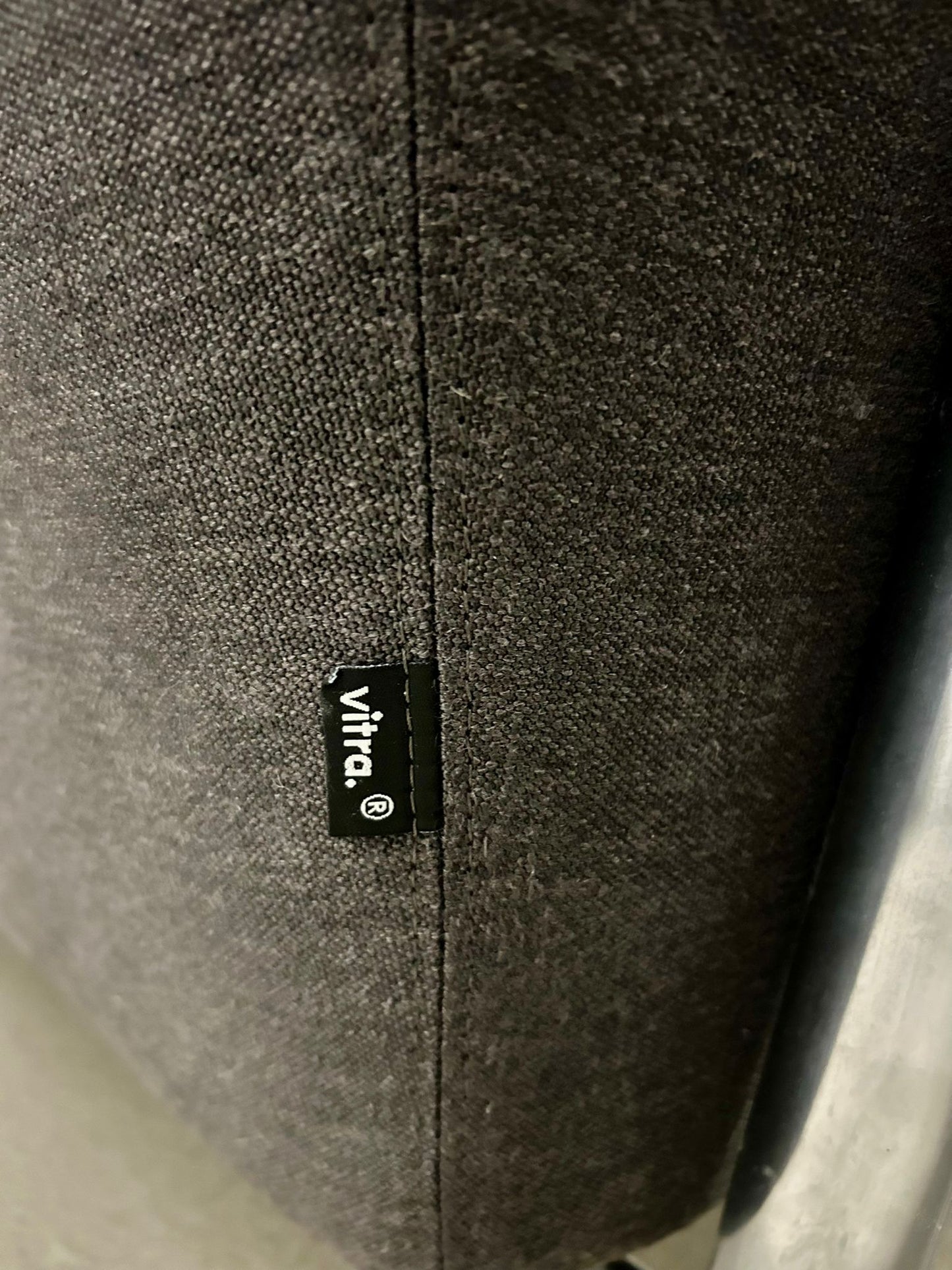 Vitra Suita Sofa, dunkelgrau modulares Ecksofa mit Ablage