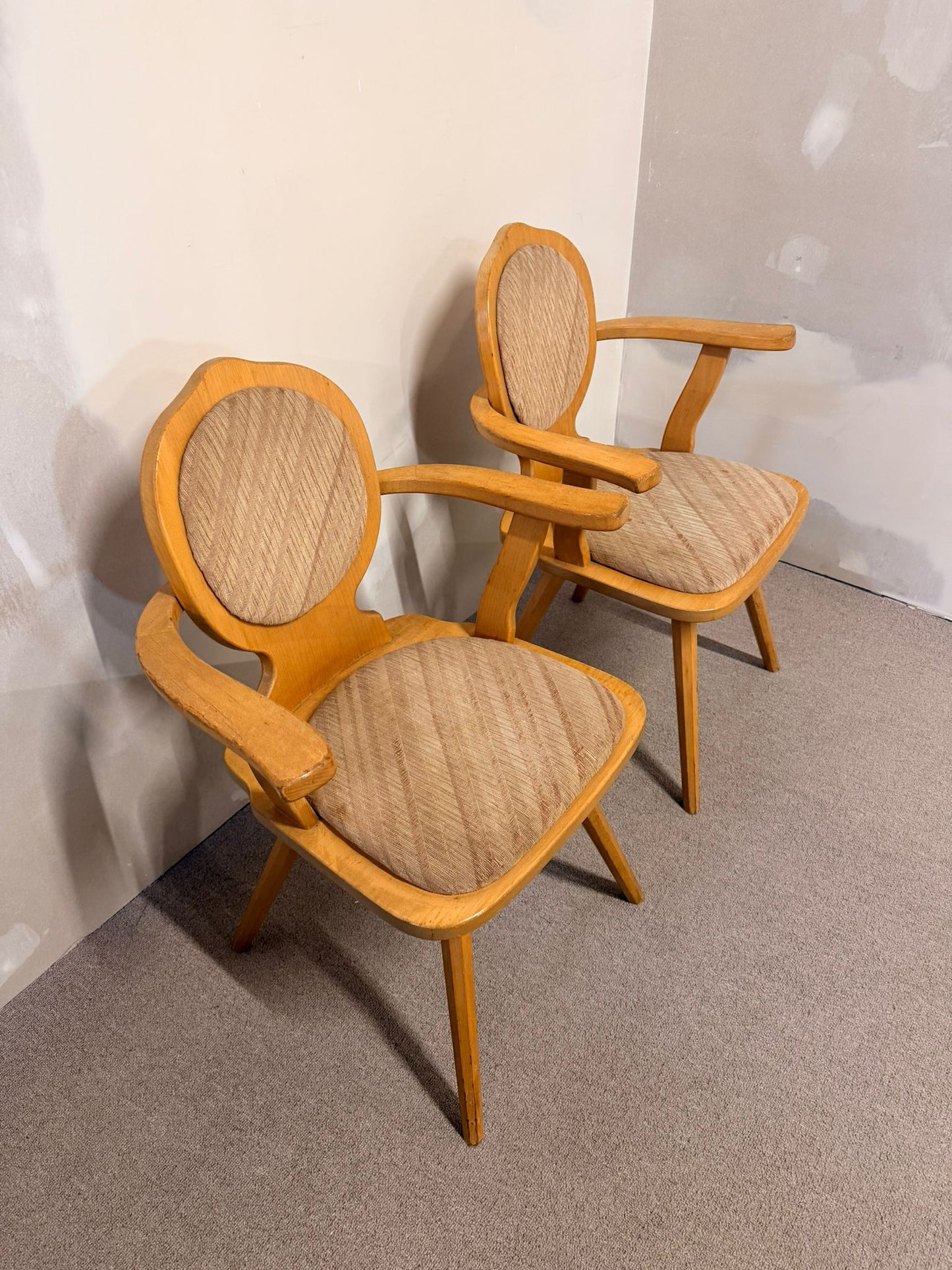Vintage Bauernstuhl mit Armlehne Massivholz im Landhausstil