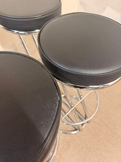 6x Barhocker Z-Modell, schwarze Polsterung mit Chromgestell