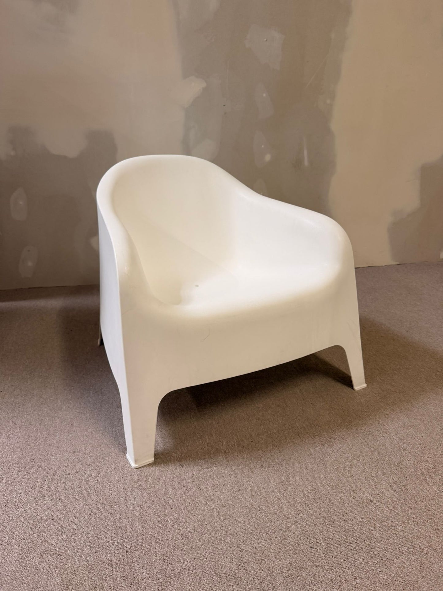 Ikea Skarpö Sessel outdoor in weiss stapelbar für den Garten