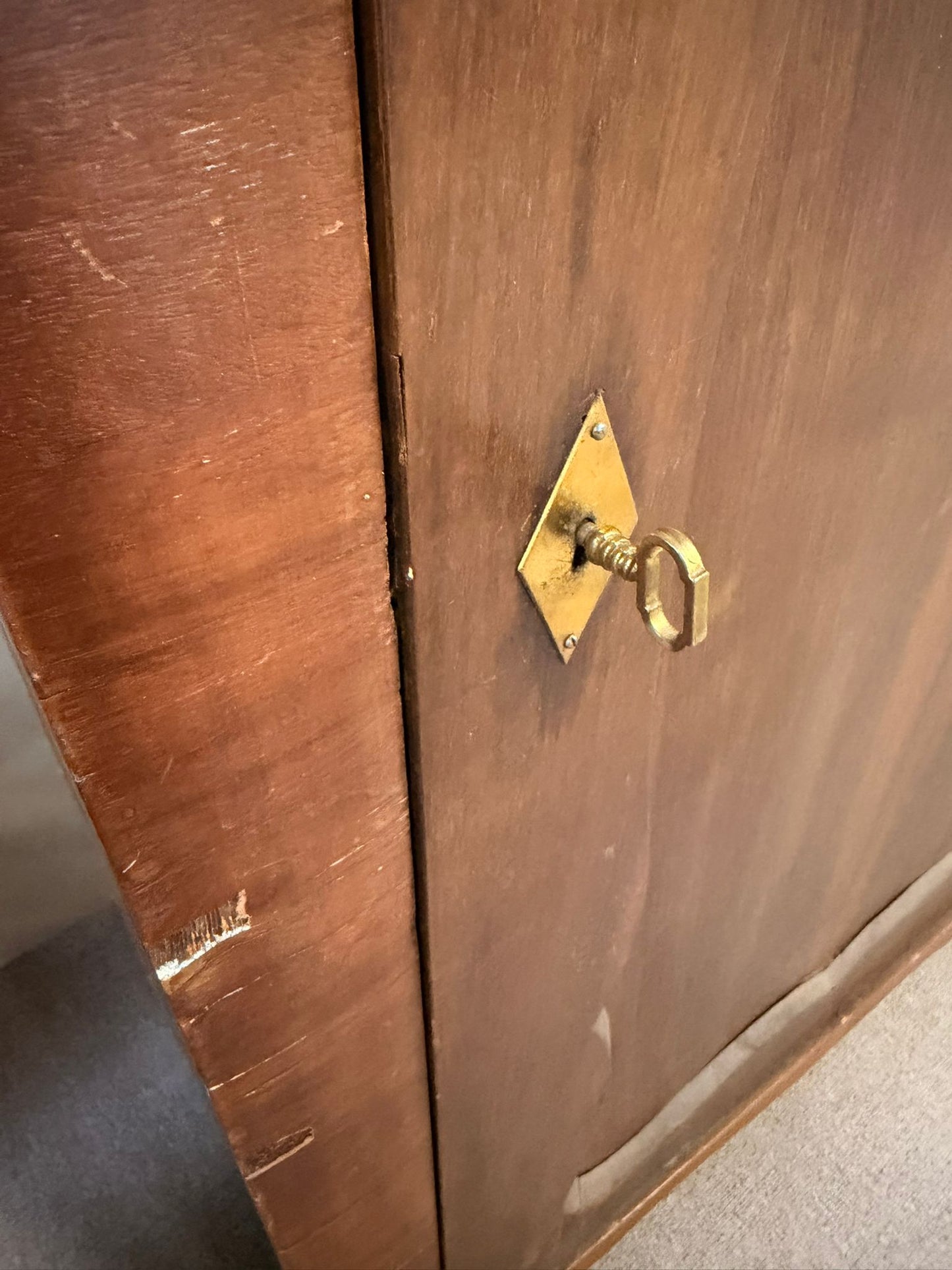 Antiker Biedermeier Schrank aus Holz mit Regalböden um 1930