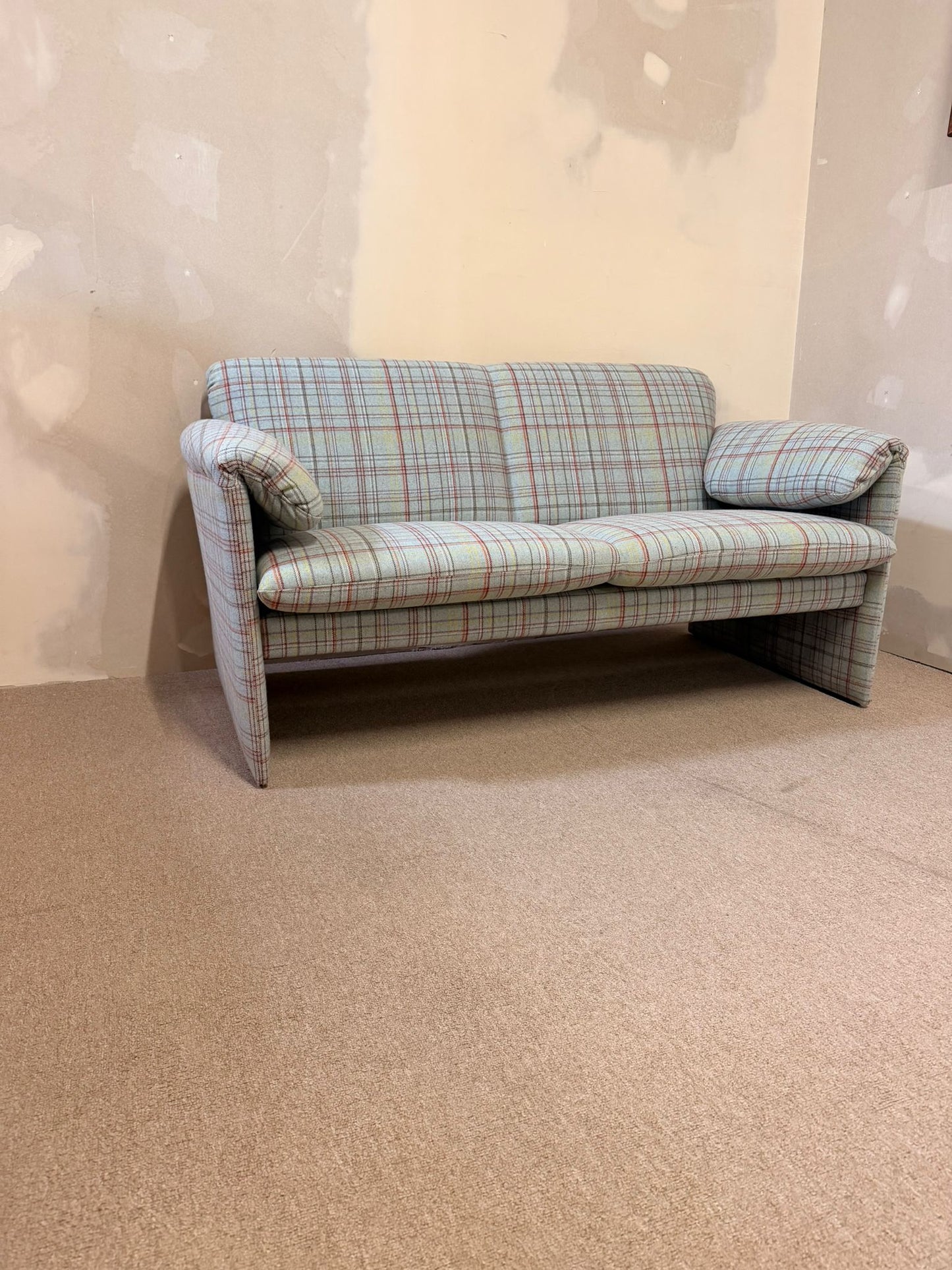 Leolux Bora Bora Sofa 2-sitzer im Karomuster in hellblau