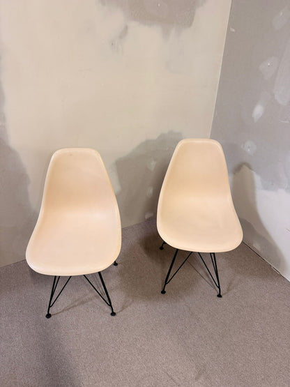 Design Schalenstuhl beige ähnlich wie Vitra Eames