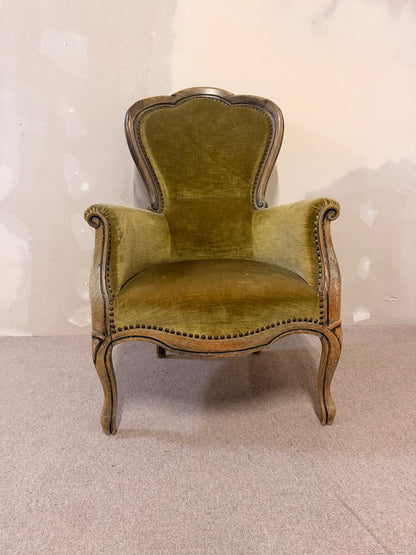 Antiker vintage Ohrensessel aus Samt und Holz aus den 70er