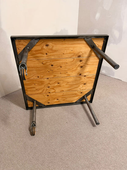 Couchtisch aus Holz und Metall mit 2 Rollen Handmade