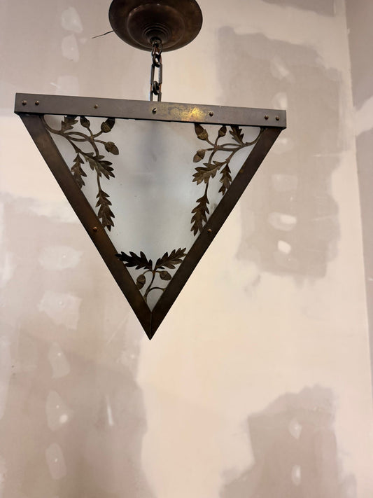 Vintage Dreieck Lampe mit Eichenmuster aus Schmiedeeisen