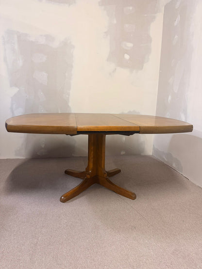 Dänischer ausziehbarer Mid Century Teak Esstisch