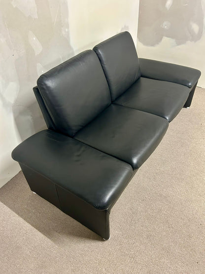 Leu Swiss Sofa schwarz Leder 2-Sitzer verstellbare Armlehnen