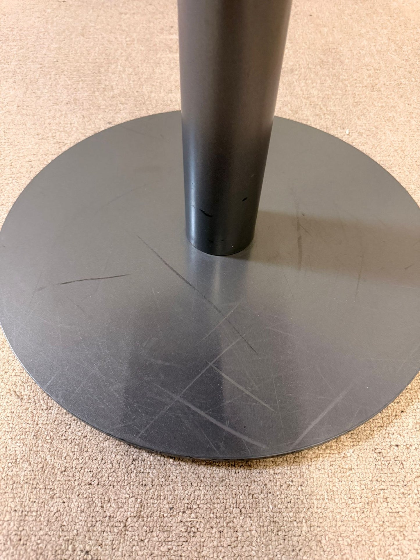 Runder Tisch, Holzplatte - Metallfüsse, kleiner Esstisch
