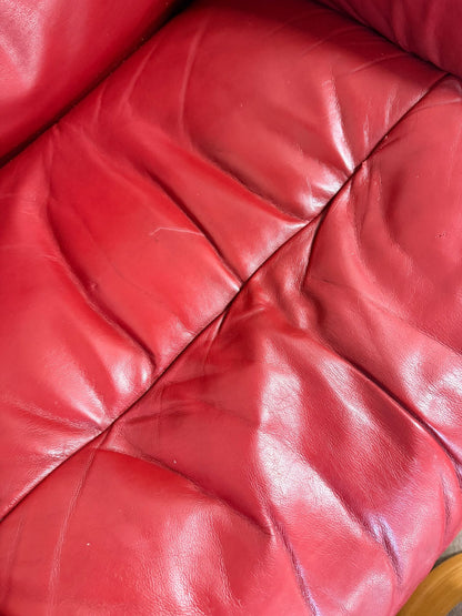 Drehbarer Stressless Sessel aus Leder mit Hocker rot (S/M)