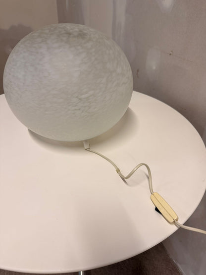Italienische Caillou-Lampe weisses gesprenkeltes Glas 80`s
