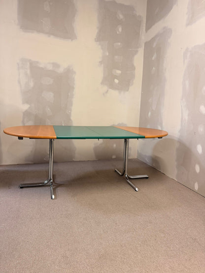 Ausziehbarer Esstisch Rund mit Chromstahl Fuss, Platten grün