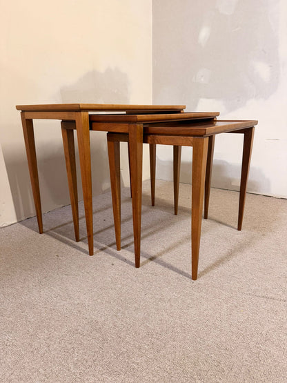 Satztische aus Teak, skandinavisches Design der 60er Jahre