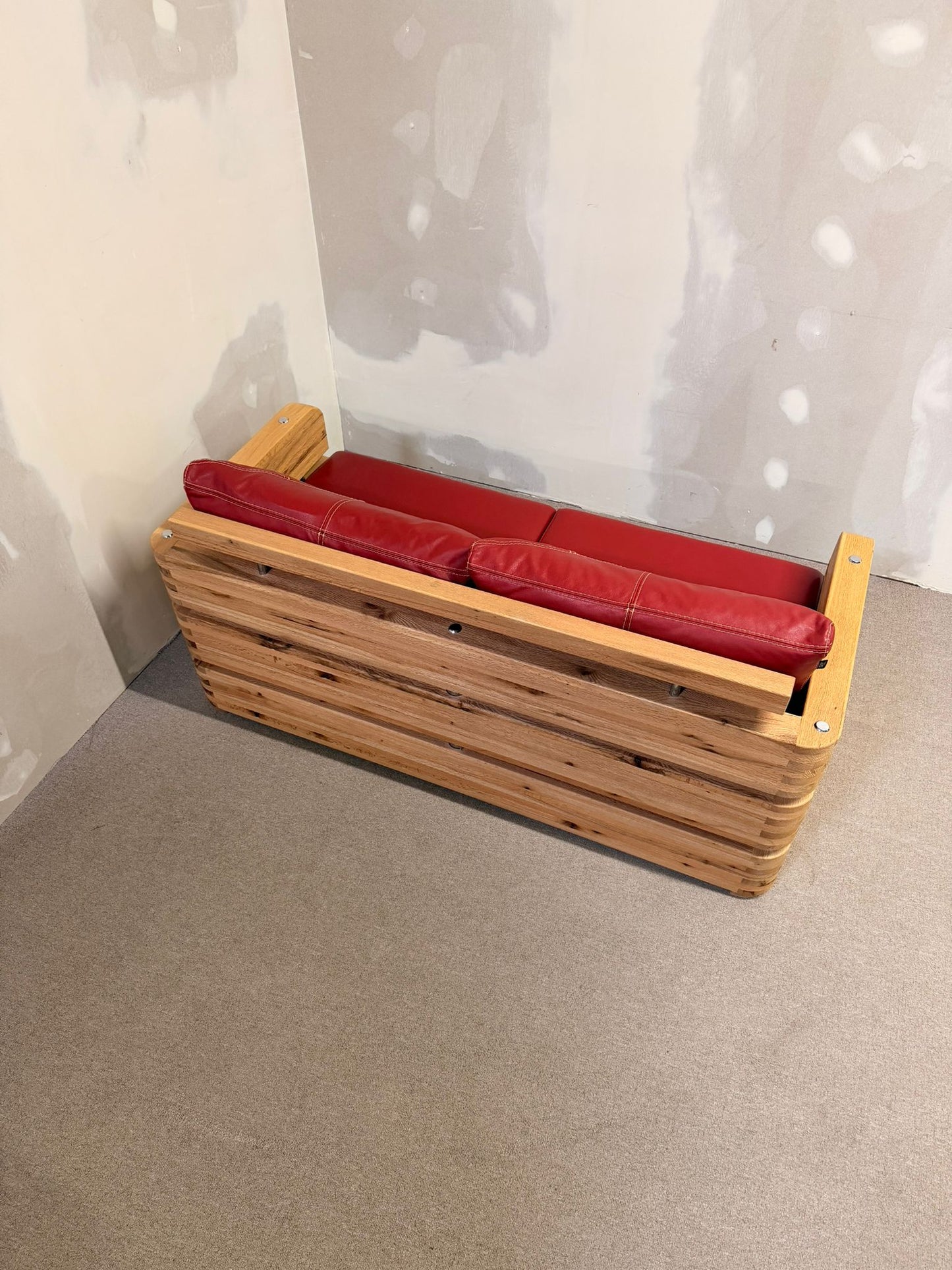 Massivholz Sofa rotes Leder Sprenger Möbel Schweiz