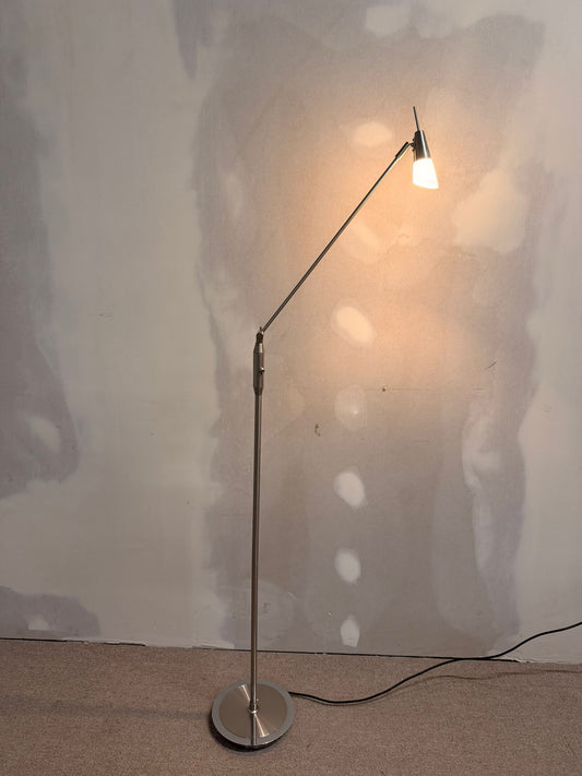 Filigrane Stehlampe Leseleuchte mit Schwenkarm, Edelstahl