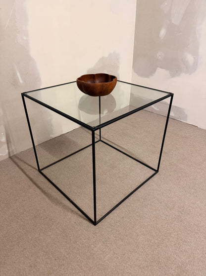 Würfelförmiger Beistelltisch Cube aus schwarzem Metall/ Glas