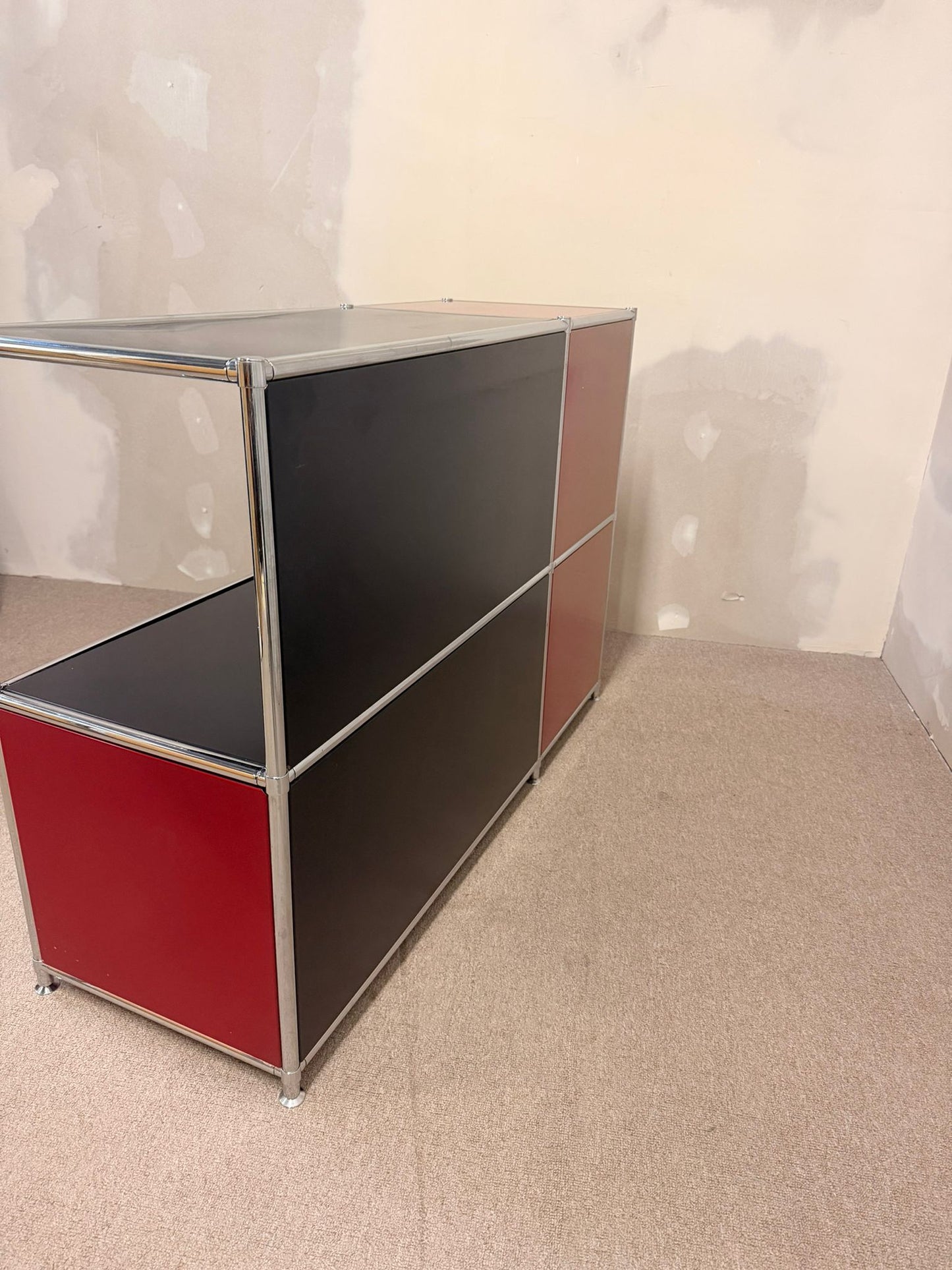 Quadro Interio (USM Büromöbel Style) Sideboard rot/schwarz