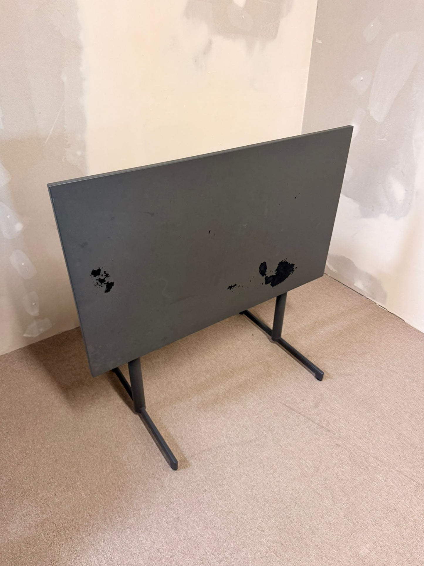 Robuster Klapptisch Gartentisch aus Metall/ Aluminium, grau