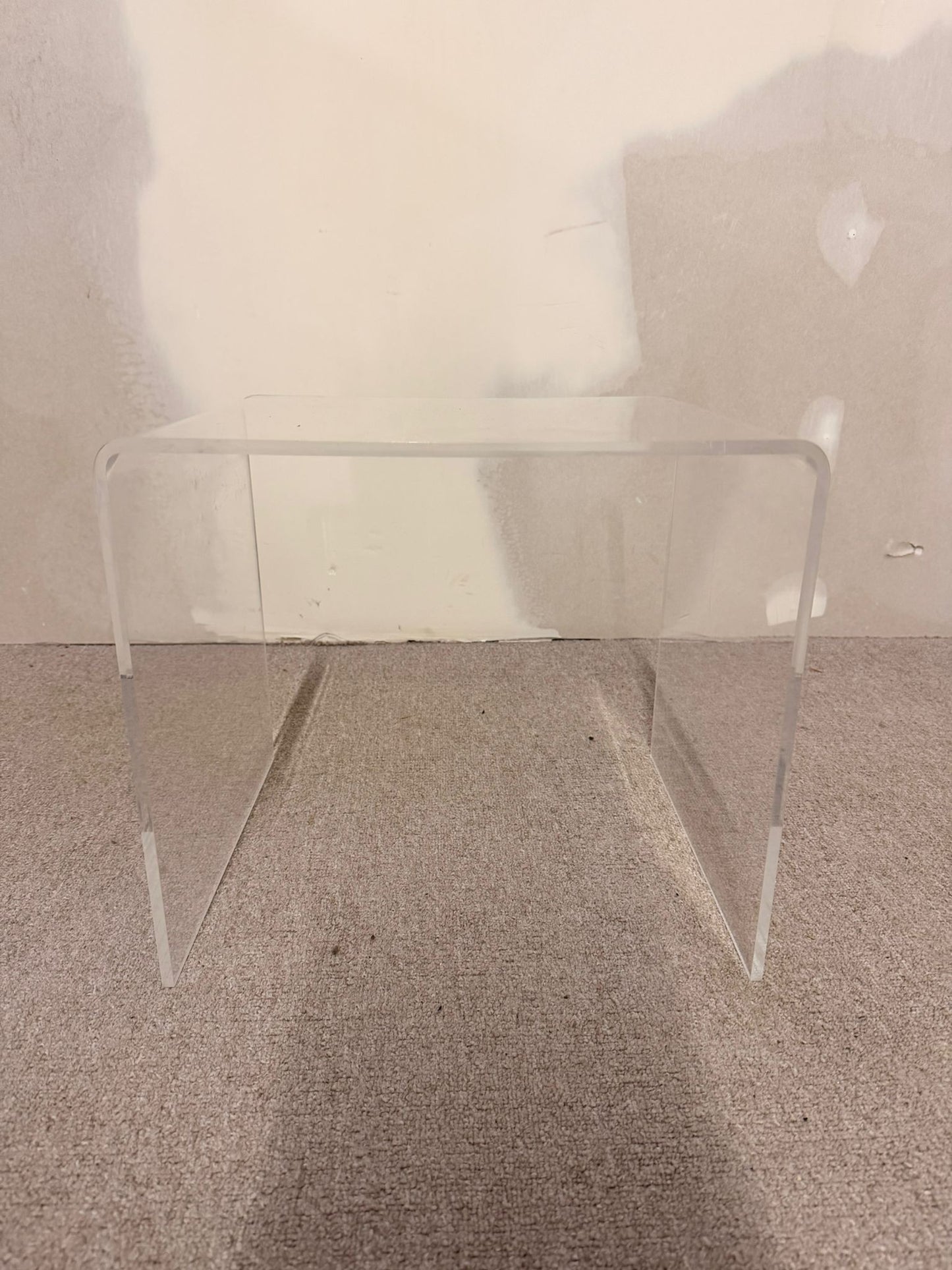 Grosser Beistelltisch aus Acrylglas Plexiglas, transparent