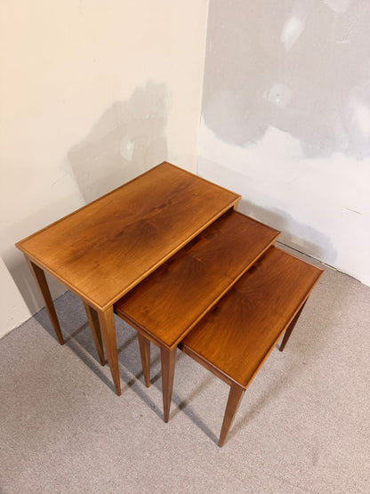 Satztische aus Teak, skandinavisches Design der 60er Jahre