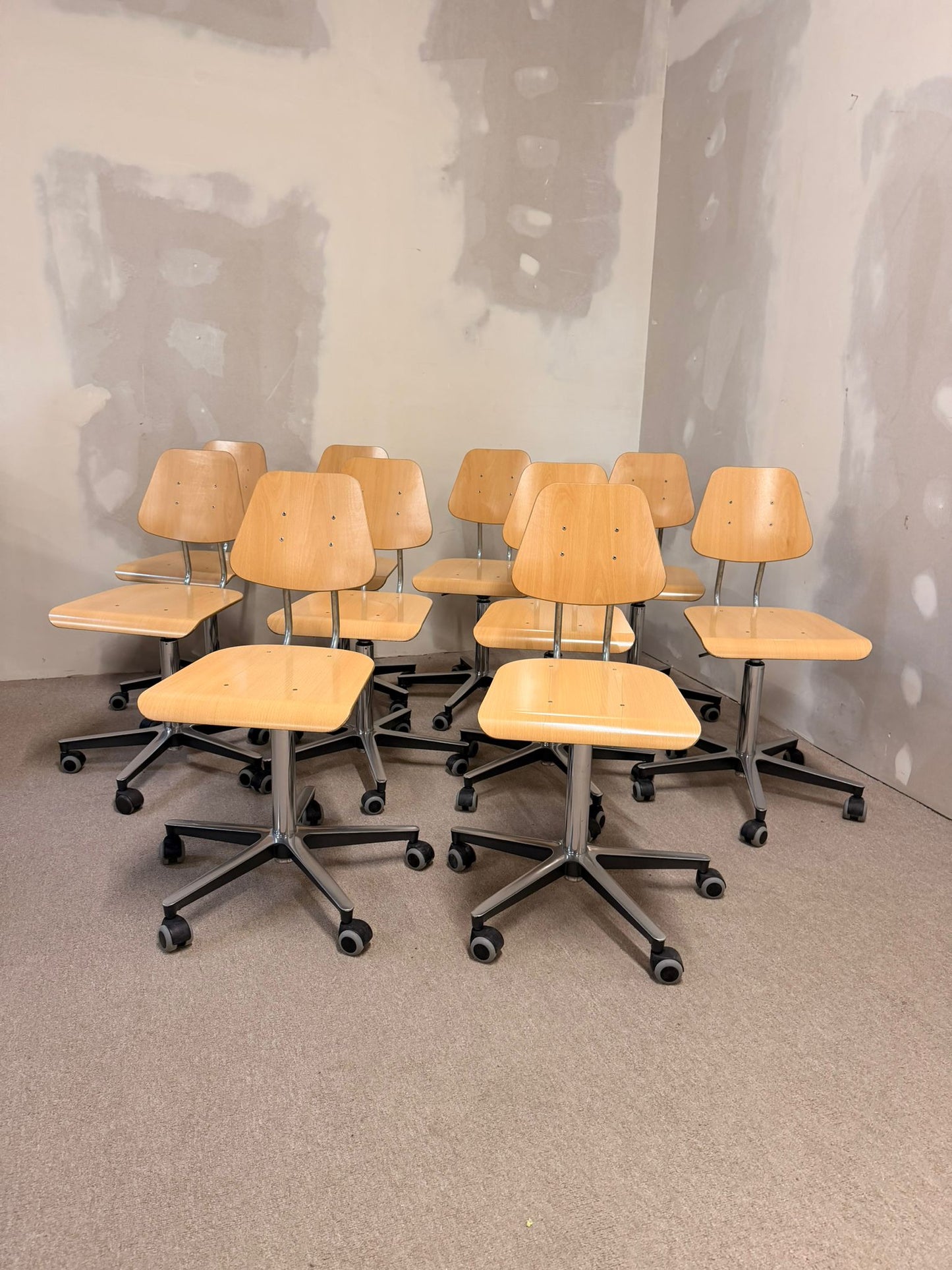 Schweizer Atelier Embru Schulstuhl Bürostuhl mit Rollen 38x