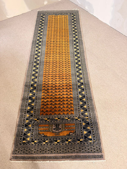 Orientalischer Teppich Läufer mit geometrischem Muster