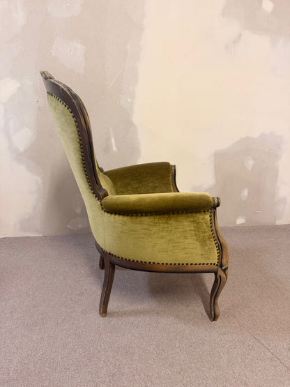 Antiker vintage Ohrensessel aus Samt und Holz aus den 70er